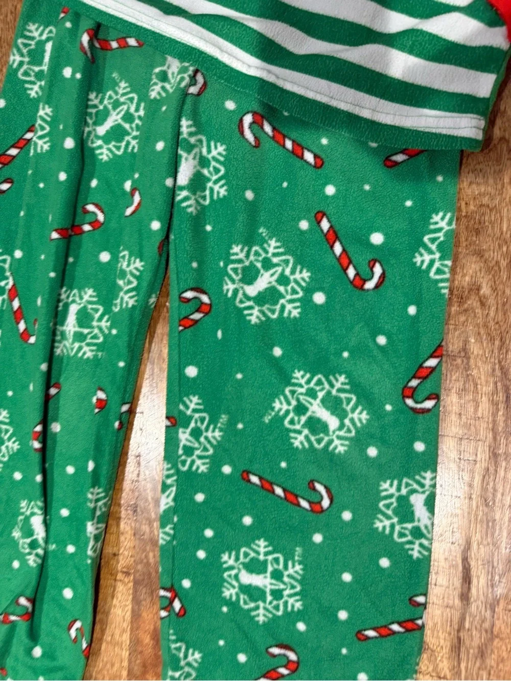 Elf on a Shelf Holiday Pajama Set Size Medium 8/10